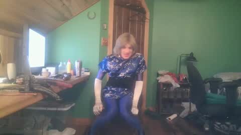 slutjennifertransxx online show from October 9, 3:08 am