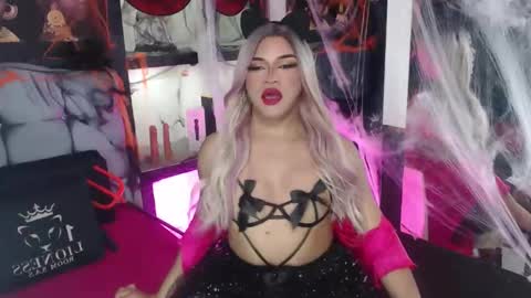 sophia_hott01 online show from October 28, 1:03 am