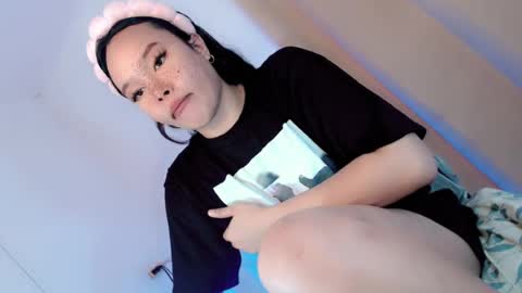 sophia_walker18 online show from July 9, 7:56 am