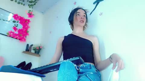 sophie_miaa online show from January 19, 1:33 pm