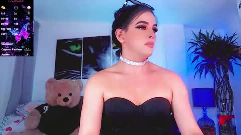 Sophie Sweet online show from December 5, 9:26 am