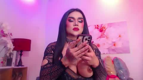 CALL ME STELLA online show from June 7, 7:38 am