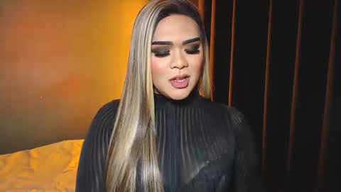 Snapshot of suckablecockoffreya chatting on December 10, 12:19 am JADE ELYSE online show from December 10, 12:19 am