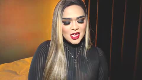 Snapshot of suckablecockoffreya chatting on December 16, 10:56 pm JADE ELYSE online show from December 16, 10:56 pm