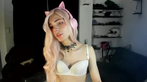 sue online show from April 14, 9:25 am