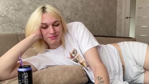 Snapshot of susan228 chatting on October 1, 7:20 am Vladiva online show from October 1, 7:20 am