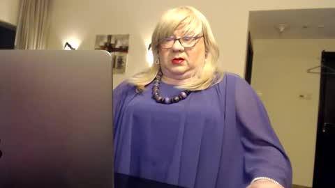 Snapshot of suzannebanci chatting on September 19, 6:24 pm My name is Sissy or more fully Suzanna Aprilia Maria Mariquita Catarina Chinita Banci. Soy una puta - que chimba ladybug online show from September 19, 6:24 pm