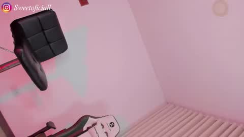 Cell Me Andrea online show from July 28, 11:17 am