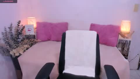 janelle online show from October 19, 7:39 pm