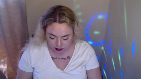 sweetvlada13 online show from May 4, 7:46 am