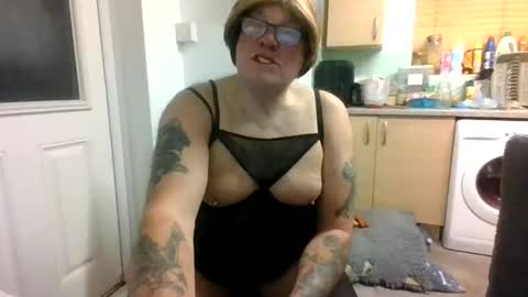 Snapshot of tanya_sissie_somerset chatting on February 15, 4:58 am tanya_sissie_somerset online show from February 15, 4:58 am