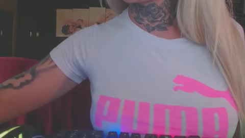 Snapshot of tatuada_safada chatting on October 9, 7:32 am tatuada_safada online show from October 9, 7:32 am