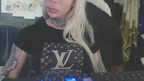 Snapshot of tatuada_safada chatting on October 14, 7:53 am tatuada_safada online show from October 14, 7:53 am