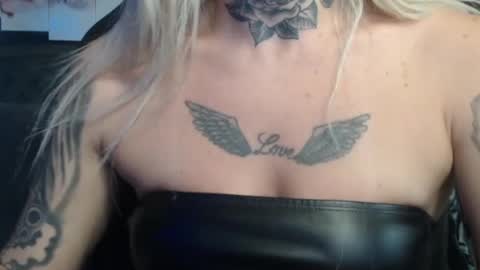 tatuada_safada online show from June 12, 7:18 am