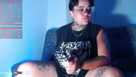 Charlee He online show from June 5, 6:52 am