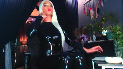 Thalia Saint online show from September 22, 7:35 am