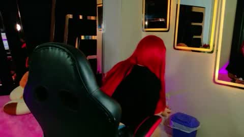 thamara_roberts online show from August 4, 8:15 pm