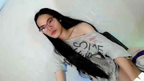 the_horny_bella online show from April 6, 6:19 pm