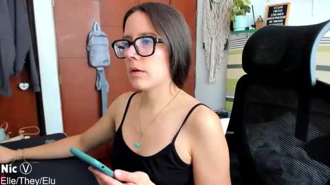 Nicole   TheyElleElu online show from March 20, 8:32 pm