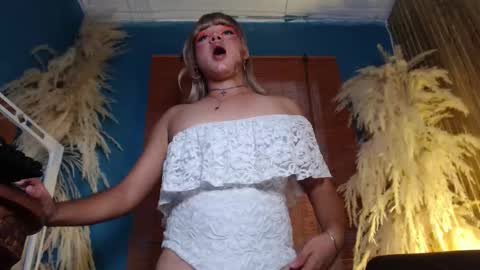 tiffanyy_deluxe online show from January 19, 2:04 pm