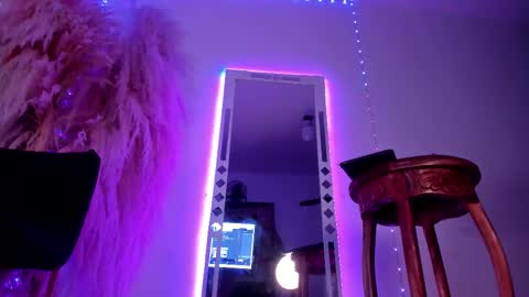 tiffanyy_deluxe online show from February 6, 4:34 pm