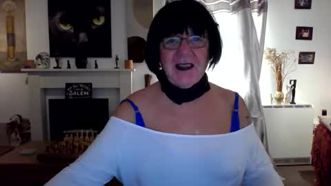 Snapshot of trinity1011 chatting on October 26, 7:26 am trinity1011 online show from October 26, 7:26 am