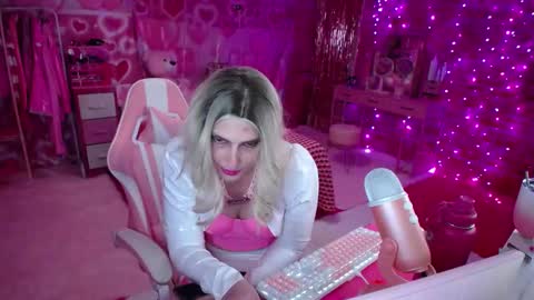 trista_doll online show from March 8, 9:29 pm