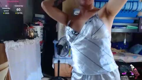 Snapshot of tropicalhottop chatting on March 5, 1:59 am ANGELA online show from March 5, 1:59 am