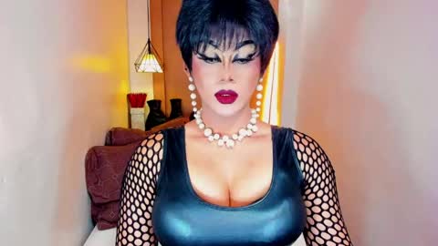 Nicoleeee online show from April 16, 9:39 pm