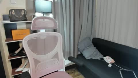 tsuncutmargauxx online show from December 16, 11:15 am