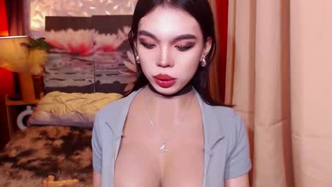 twinktransshanel online show from November 9, 5:08 am