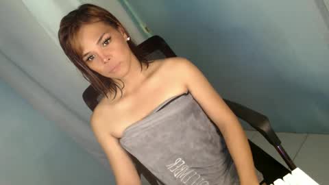 Snapshot of unknown_trans18 chatting on March 3, 2:22 am unknown_trans18 online show from March 3, 2:22 am