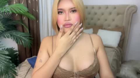 ur_bombshellpatty online show from May 6, 7:09 pm