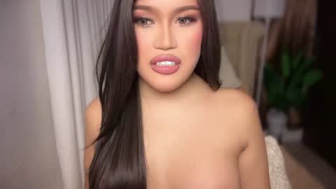 ur_bombshellpatty online show from June 15, 7:27 pm