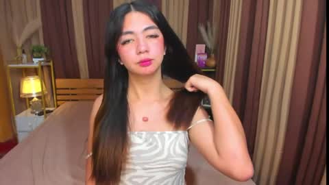 ur_girl_dwalker online show from May 2, 7:02 am