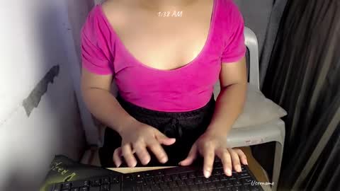 Snapshot of ur_slutstacy chatting on October 20, 8:39 am ur_slutstacy online show from October 20, 8:39 am