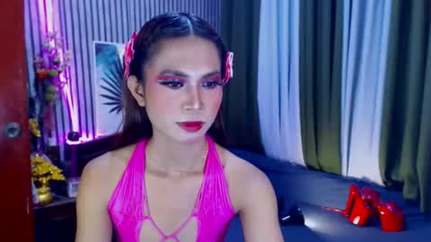 urexpensivejulia online show from April 4, 5:22 pm