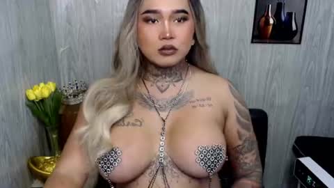 Maxxie online show from June 18, 5:28 pm