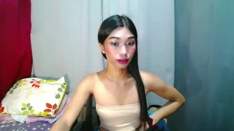 urloverjasmine_xx online show from June 6, 11:56 pm