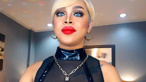 UrMajestyTyra online show from January 5, 11:22 pm