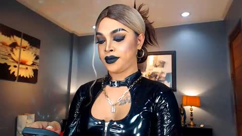 UrMajestyTyra online show from February 2, 9:23 pm