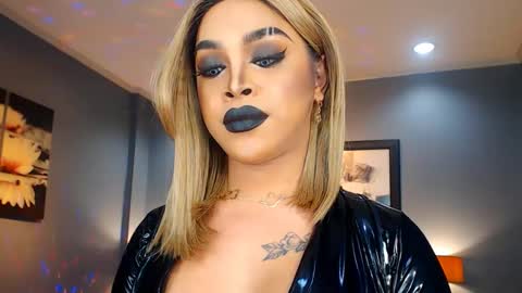 UrMajestyTyra online show from February 4, 3:00 am