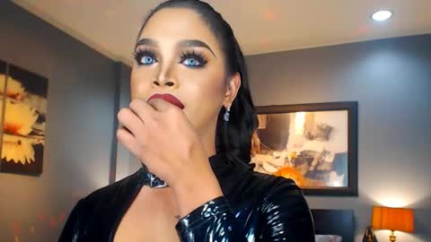 UrMajestyTyra online show from February 27, 11:15 pm