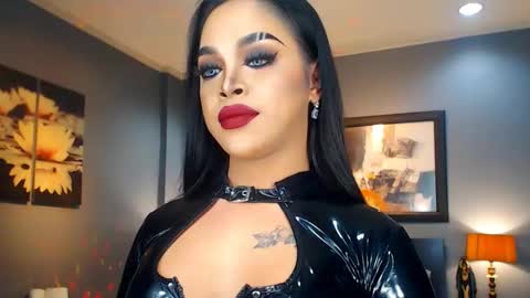 UrMajestyTyra online show from March 5, 1:07 am
