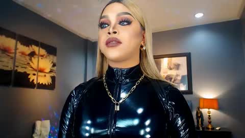 UrMajestyTyra online show from March 6, 12:26 am