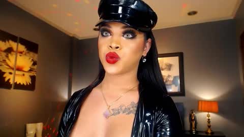 UrMajestyTyra online show from March 8, 2:15 am