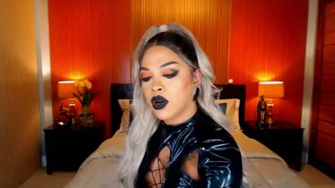 UrMajestyTyra online show from June 20, 1:52 am