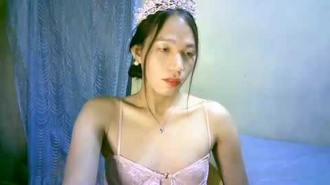 queen julia not into CHEAPGUY online show from January 31, 1:02 pm