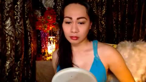 Snapshot of urtimelessbeauty chatting on October 18, 9:40 pm Merca online show from October 18, 9:40 pm