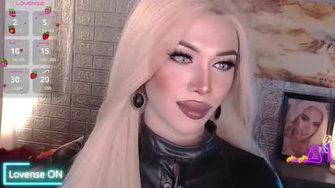 Amanda online show from November 19, 3:23 pm